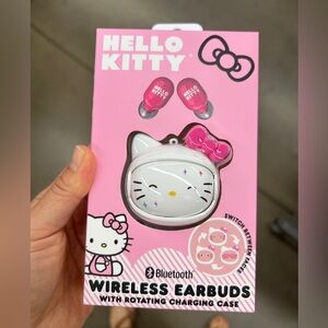 NWT Hello Kitty Bluetooth wireless Earbuds